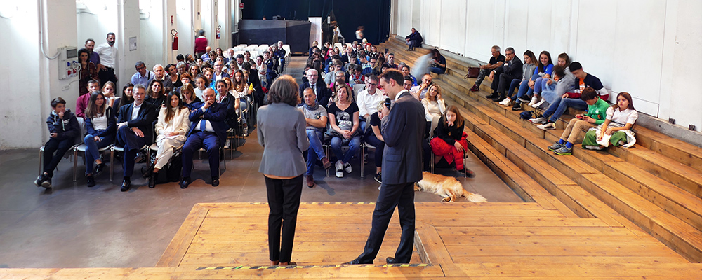 La sala all'inizio della premiazione